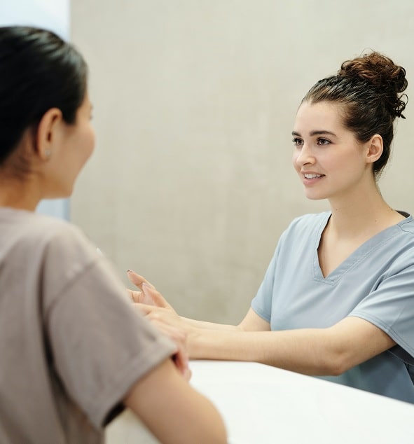 Être auxiliaire de vie sans diplôme pour personne âgée