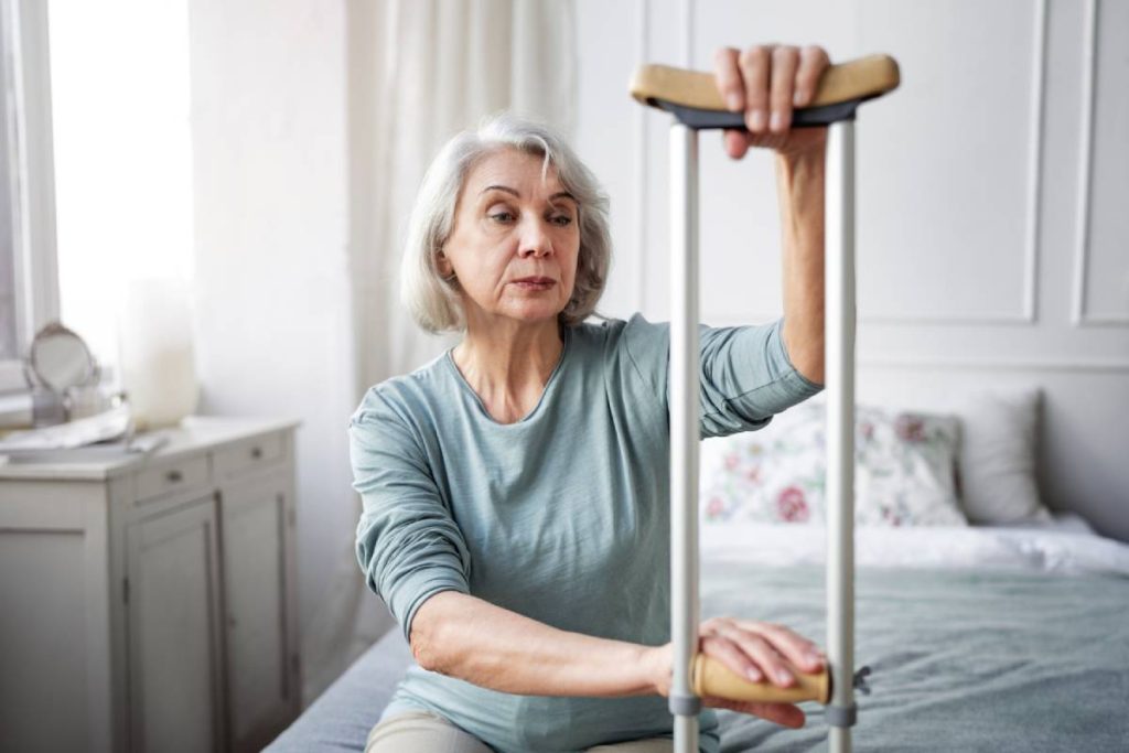 Senior après une chute à domicile