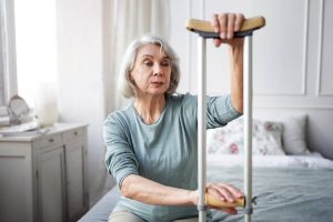Senior après une chute à domicile