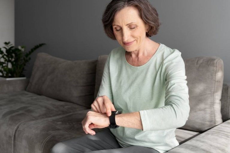 Comment fonctionne une montre connectée pour sénior ?