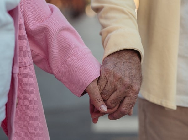 interner une personne âgée pour sa sécurité