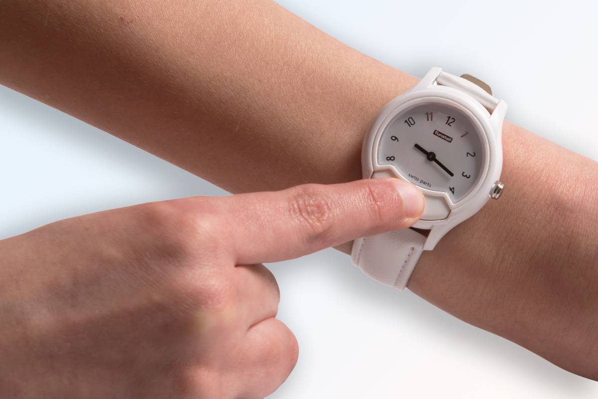 Montre Mnuet au poignet d'une personne