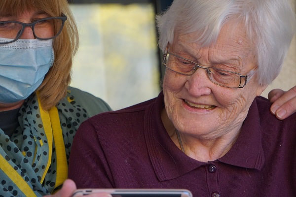 téléalarme pour les personnes âgées ou séniors