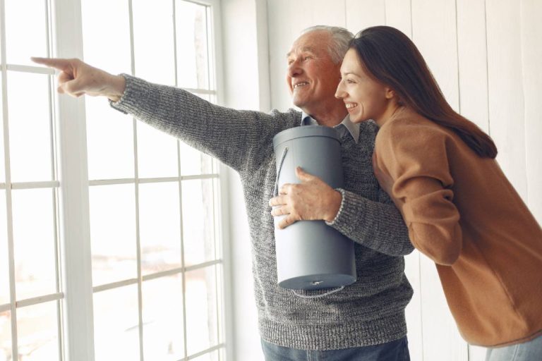 Téléassistance en appartement vs maison : quelles différences d’usage ?