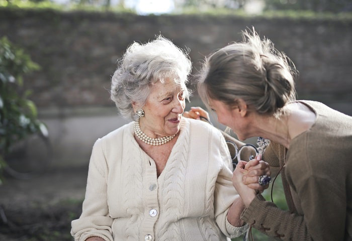 protéger les personnes âgées