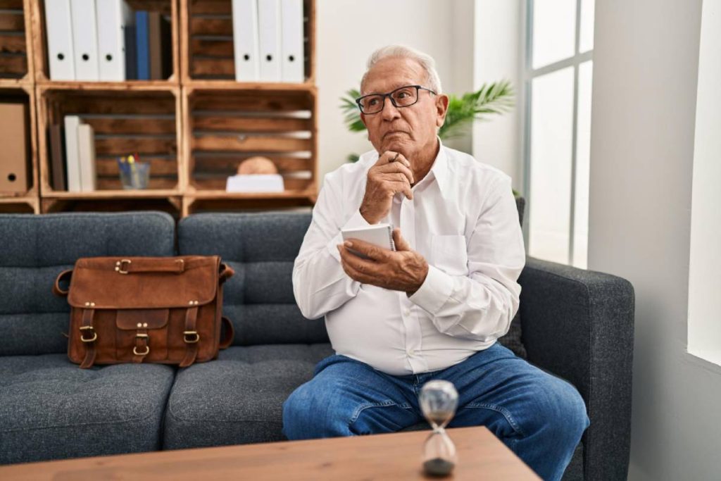 Choix entre téléassistance mobile et fixe