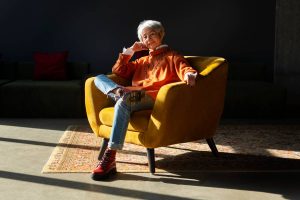 senior vivre seul sans teleassistance