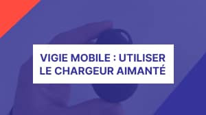 Charger la Vigie Mobile avec le chargeur aimanté